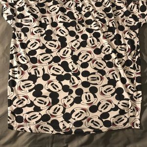 ❤️ H&M Mickey Mouse pattern Tee❤️